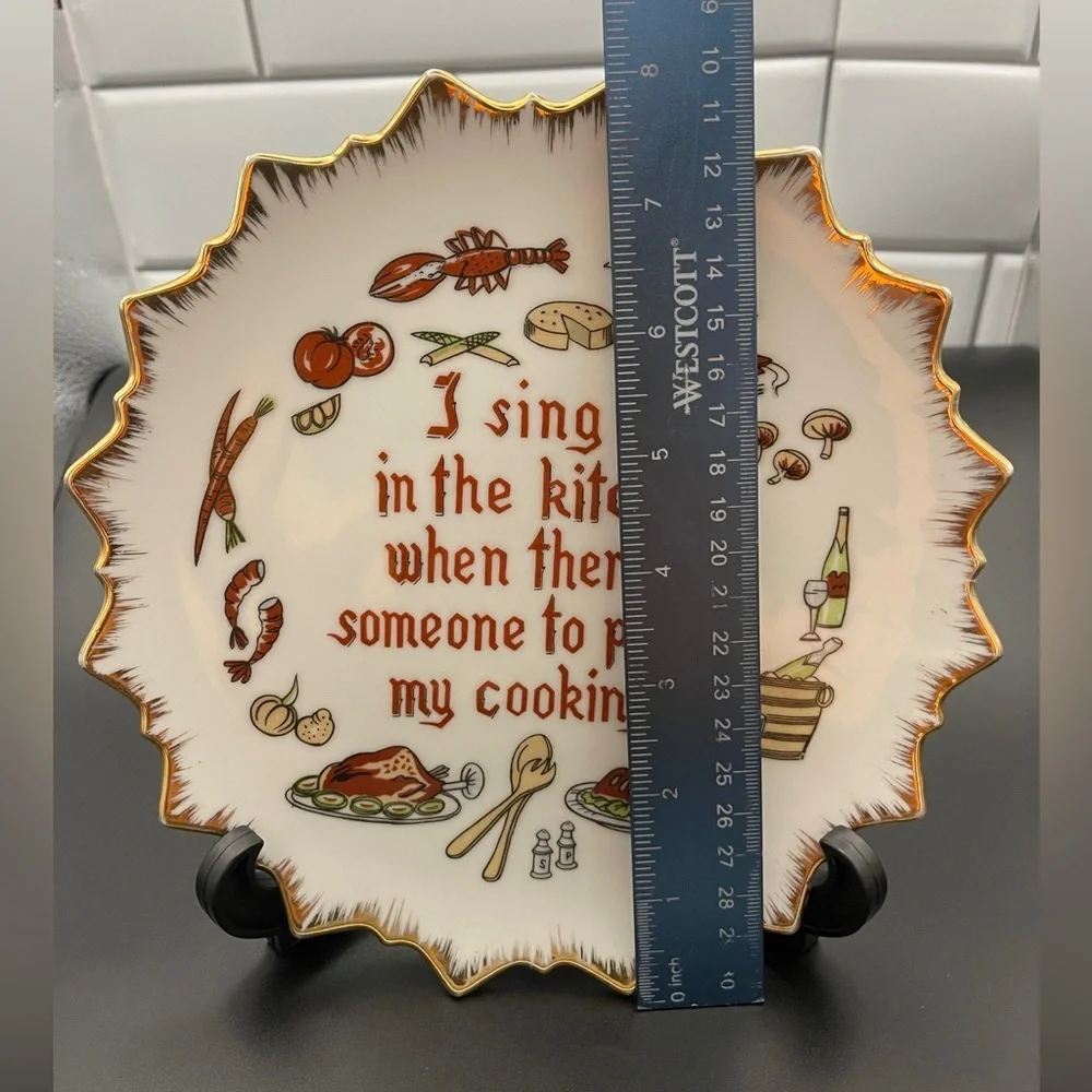 Hanging Plate “I Sing In The Kitchen When There Is Someone To Praise My Cooking” - Picture 3 of 3